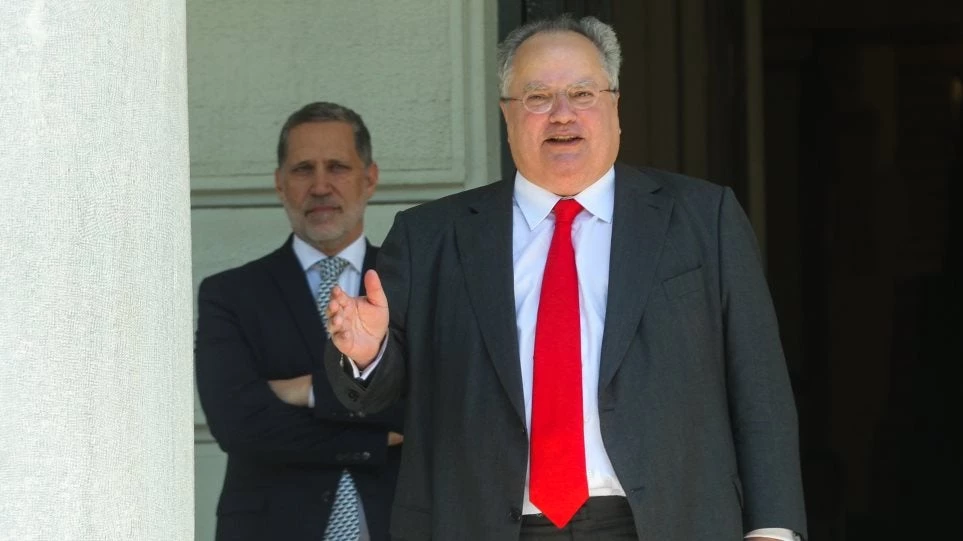 Ο Κοτζιάς «την είδε» ποιητής εν μέσω τραγωδίας και έστειλε… ρομαντικά μηνύματα για την έλευση του Αυγούστου